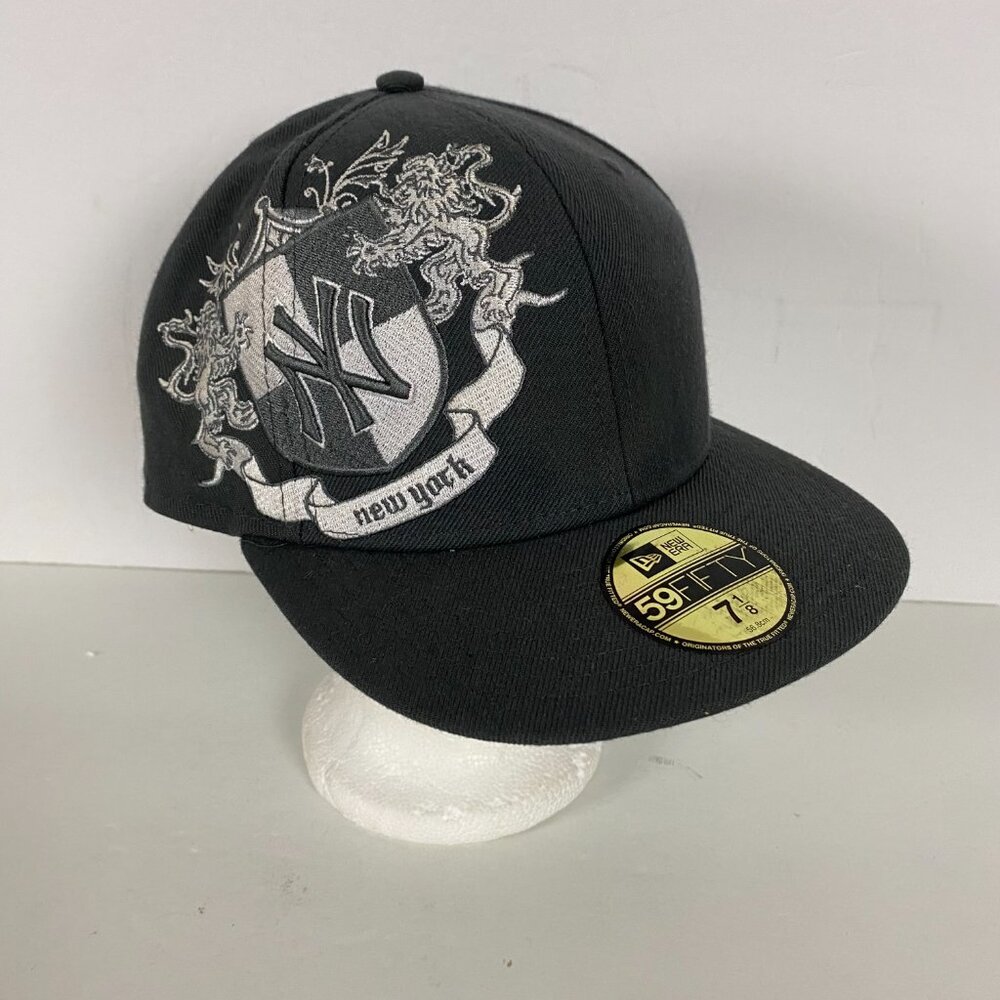 New York Yankees Hat New Era 59Fifty Fitted 7 1/8 Family Crest Coat of Arms Gray